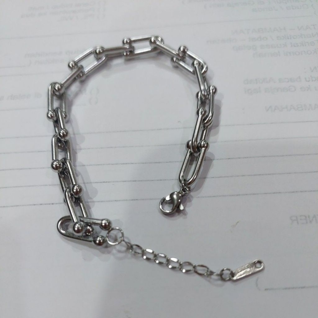 Gelang tangan rantai Tiffany Silver bahan titanium model elegan.