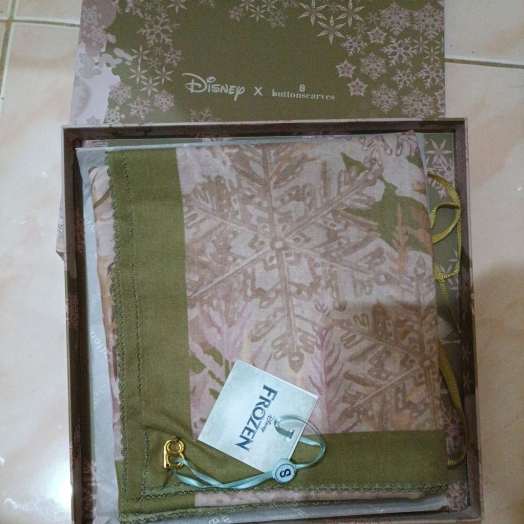Frozen Buttonscarves Willow_New