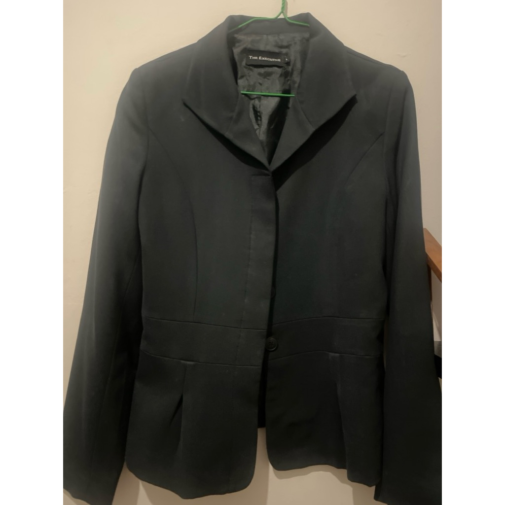Blazer Wanita Merk The Executive