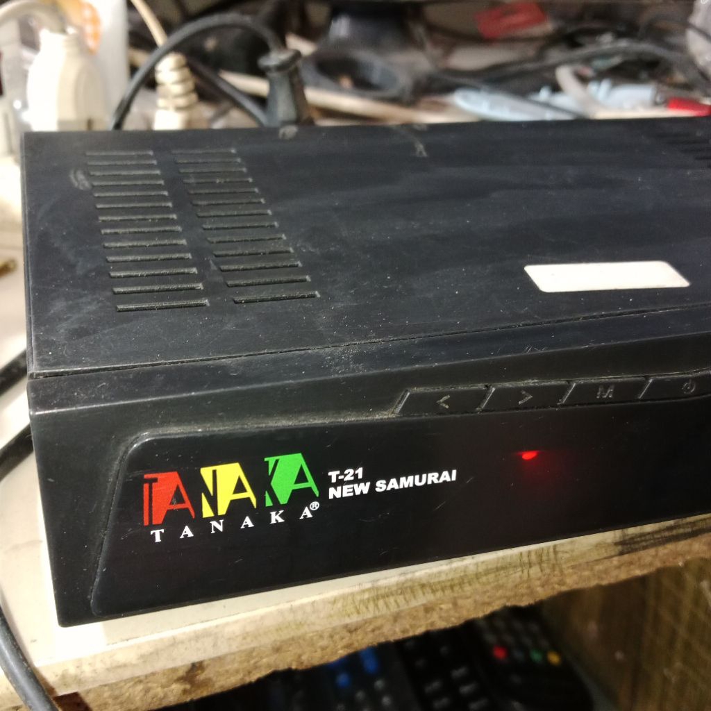 Baca deskripsi Mesin receiver bekas parabola merk Tanaka dan Matrix Chipset KOS mata merah tanpa rem