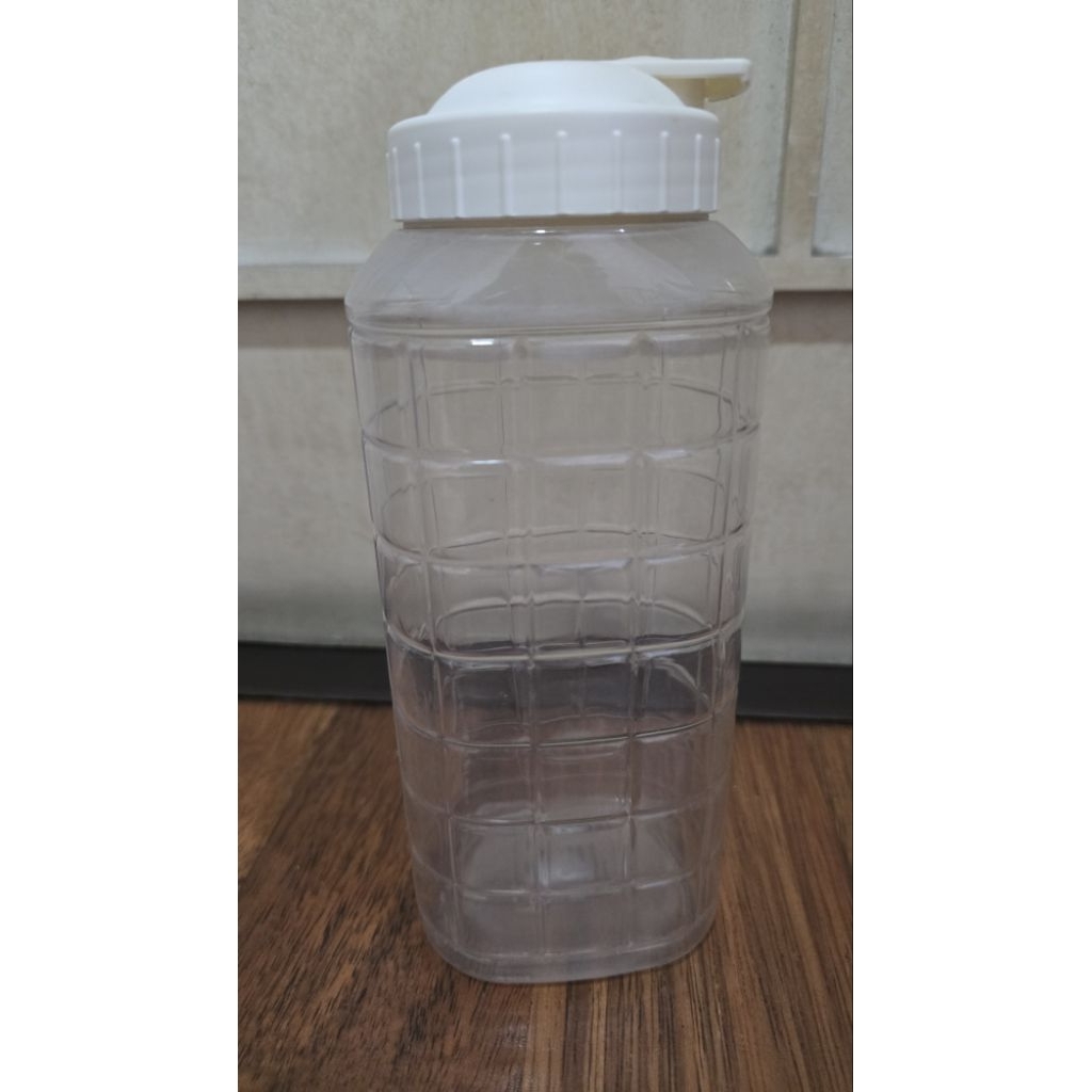 LocknLock Botol minum 1000 ml (Preloved, good condition)  / Lock & Lock I need a drink motif catur 1