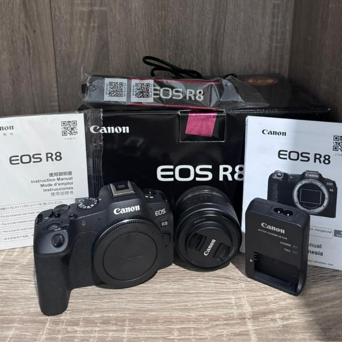 Kamera Canon EOS R8