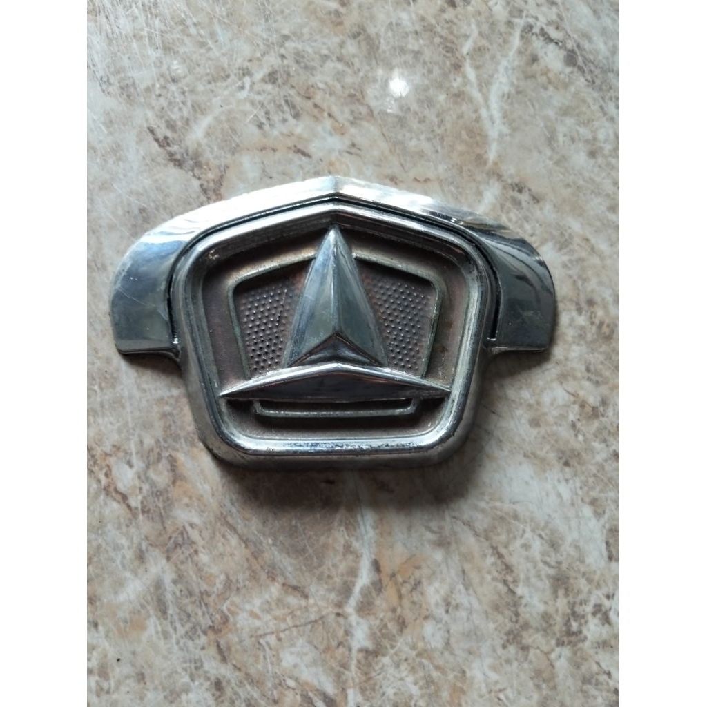 Emblem Toyota Hiace Lama