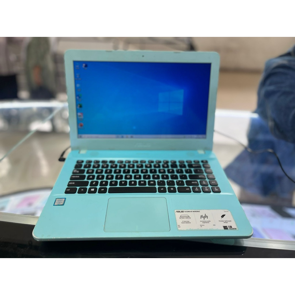 Laptop Asus X441UA Intel core i3-6006U unit charger. Ram 4gb hdd 500gb