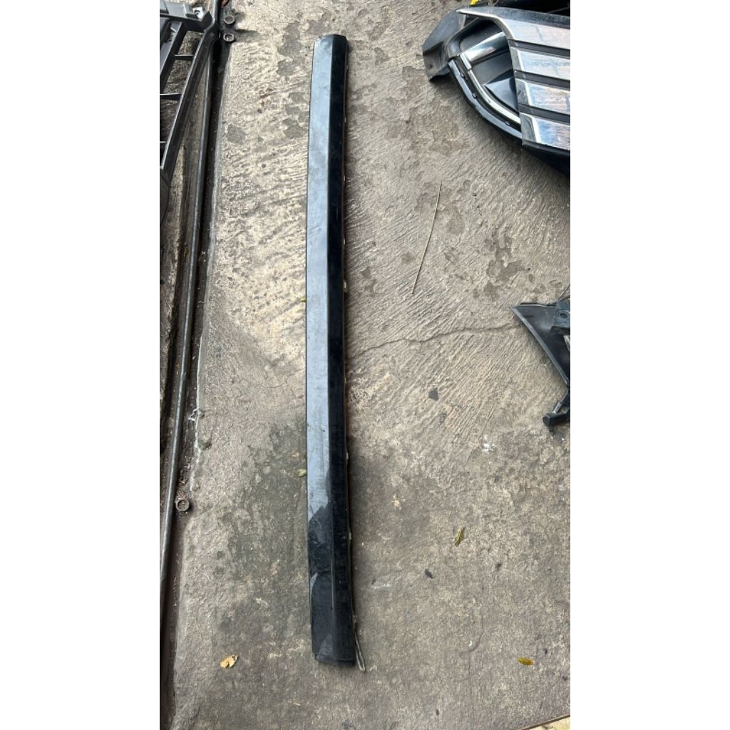 List tengah belakang bumper mercedes benz W203 2000-2007 original