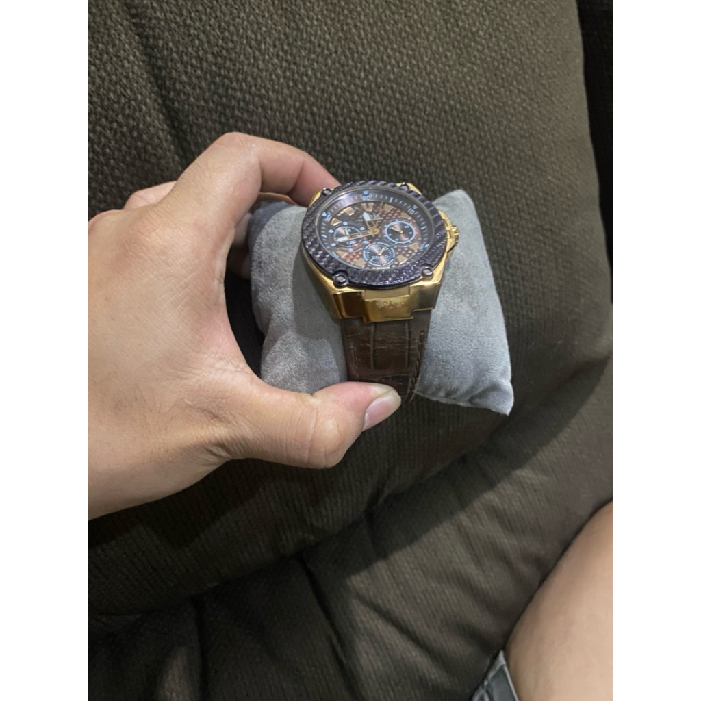 jam guess W1058G2