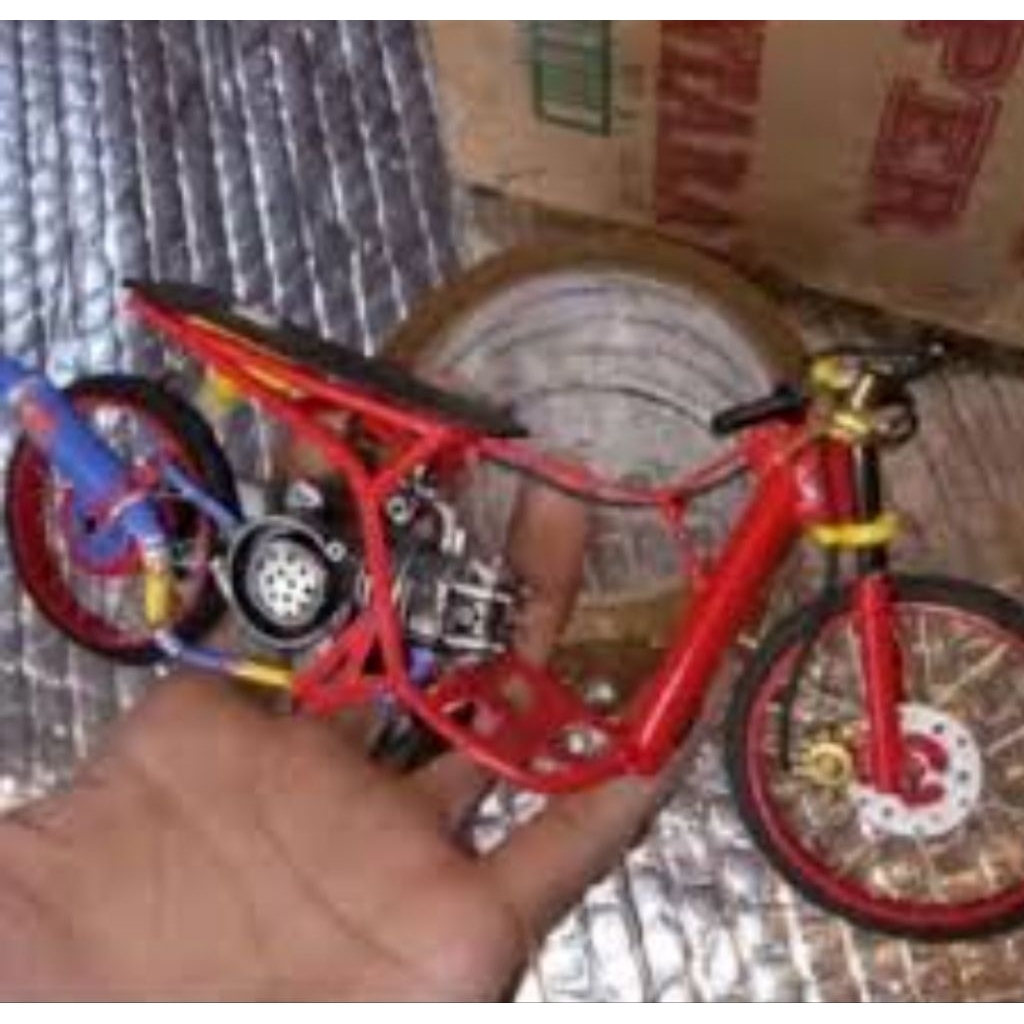 miniatur motor drag Yamaha Mio sporty bisa di gas dengan USB charger