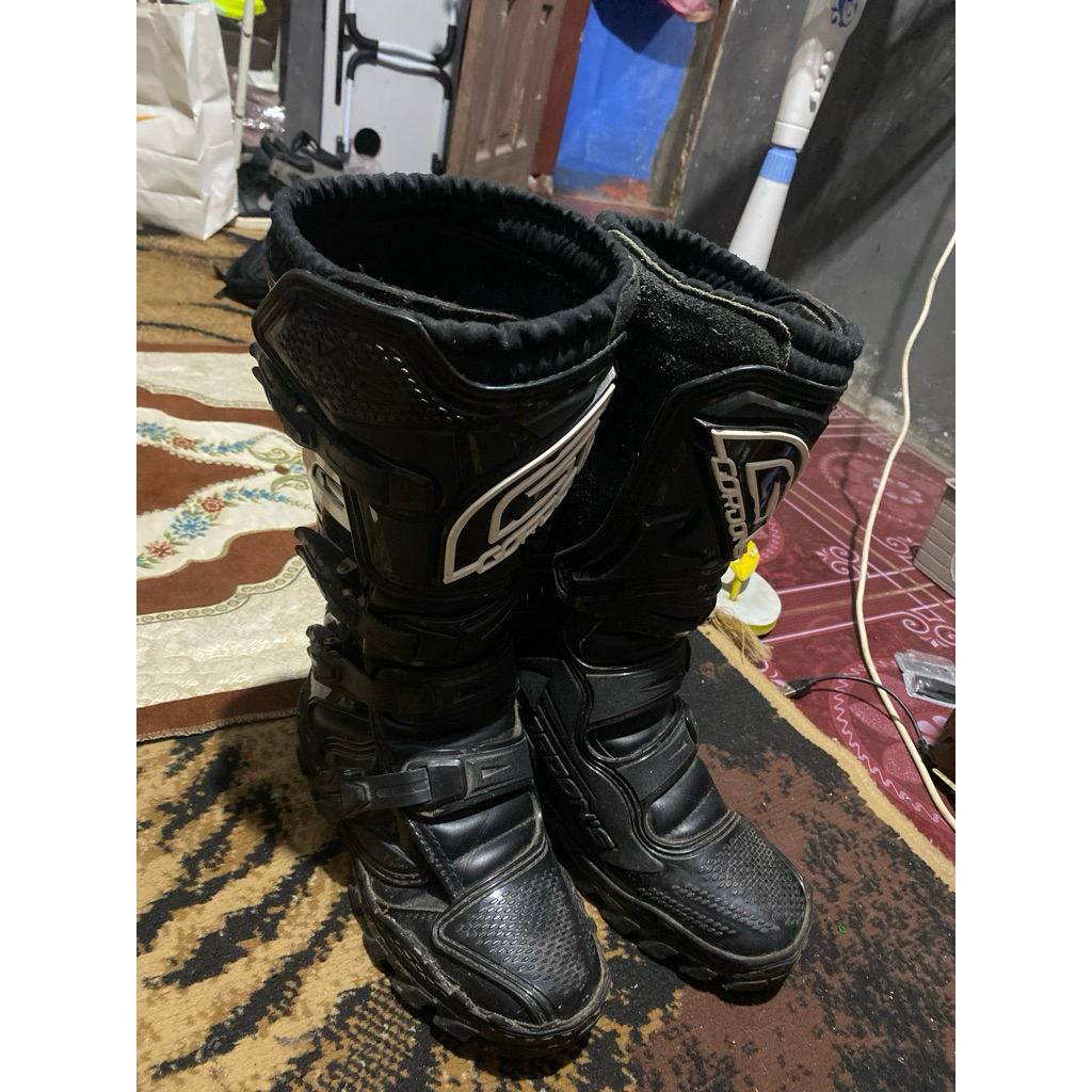 sepatu gordon k2