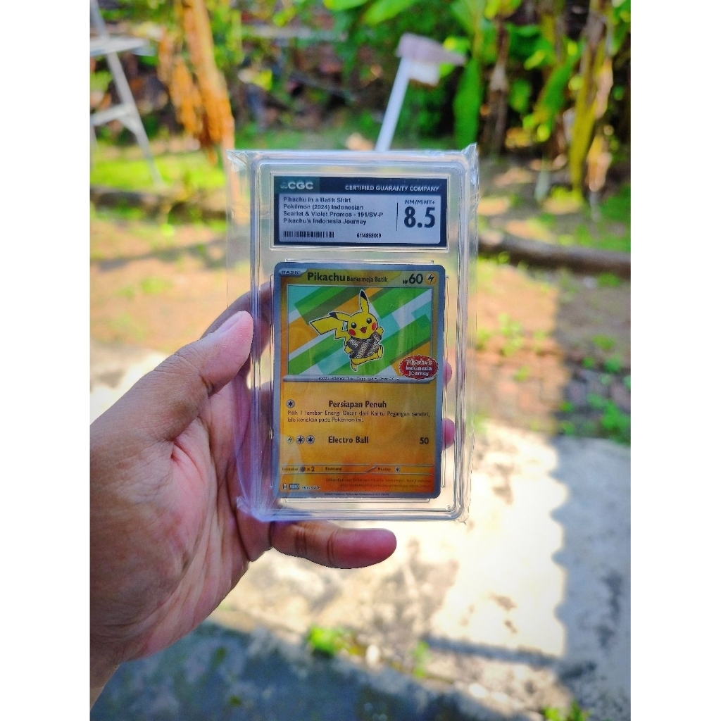 Pikachu berkemeja bati #191 CGC 8.5