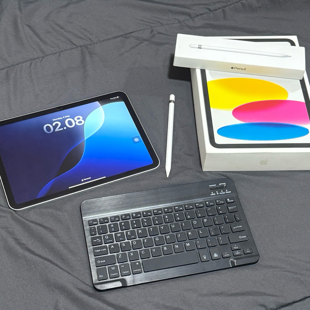 (Second hand) Apple iPad Gen 10 64GB Silver (TANPA APPLE PENCIL) + Free Goojodoq Keyboard