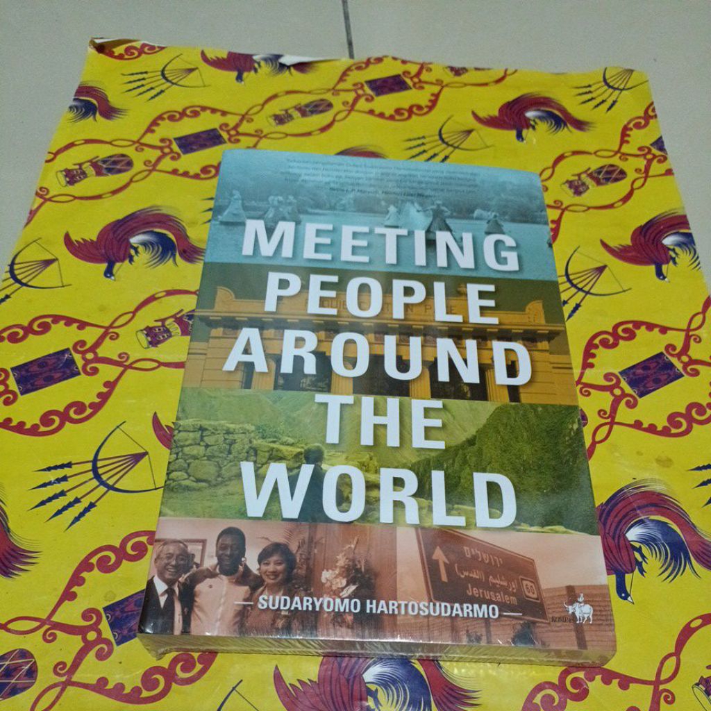 Buku Sudaryomo Hartosudarmo - Meeting people Around the world