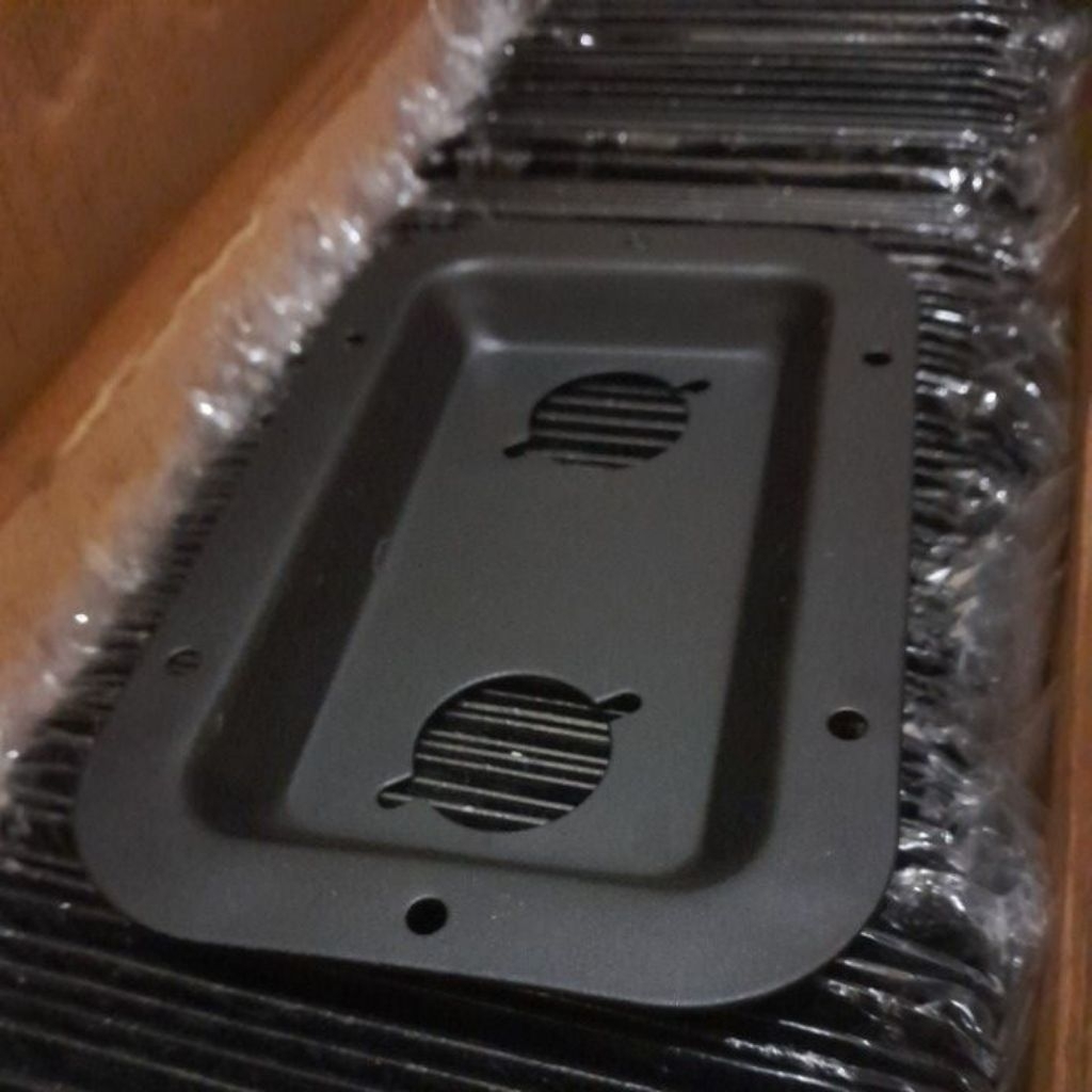 PLAT SPIKON BESI MANGKOK 2 LUBANG IMPORT 13,5 × 9CM