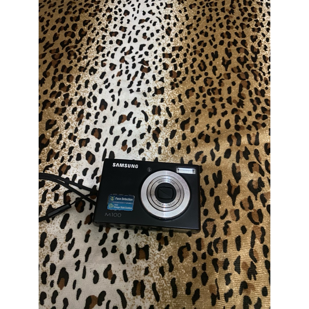 kamera digital samsung M 100