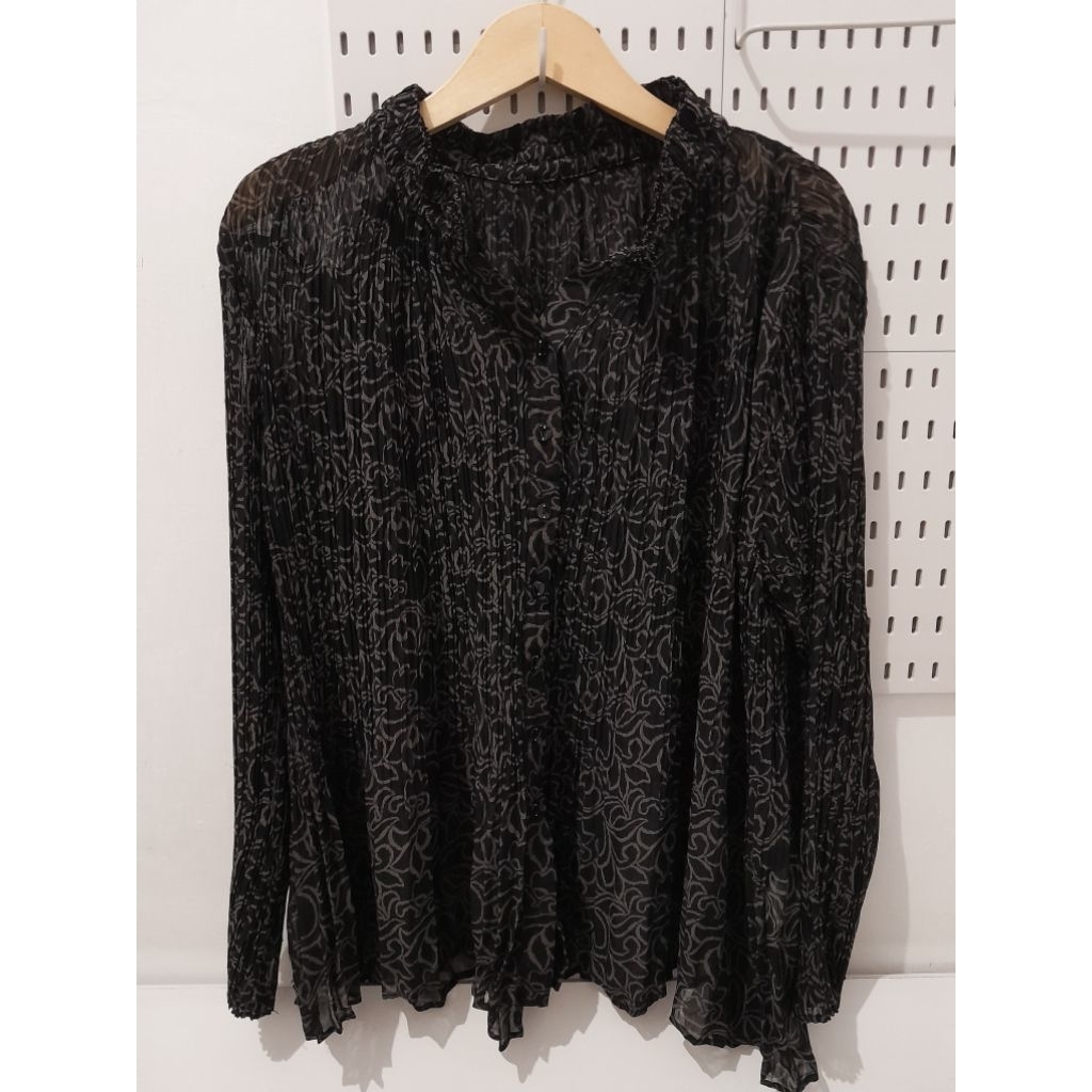 Blouse Wanita Plisket Motif Hitam