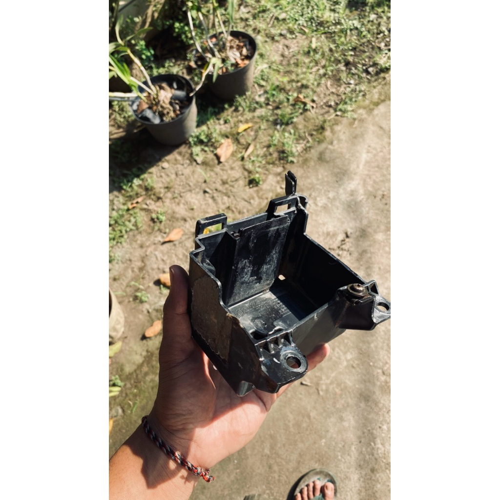 Tempat Wadah aki Honda Supra x 125 helm in original copotan