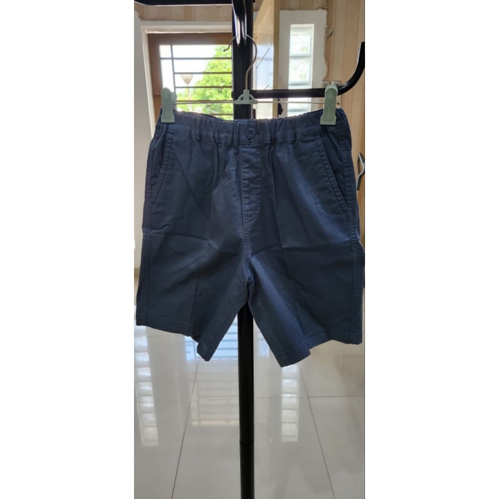 Celana pendek Uniqlo