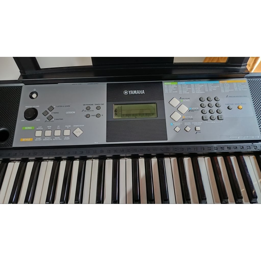 Yamaha PSR E233
