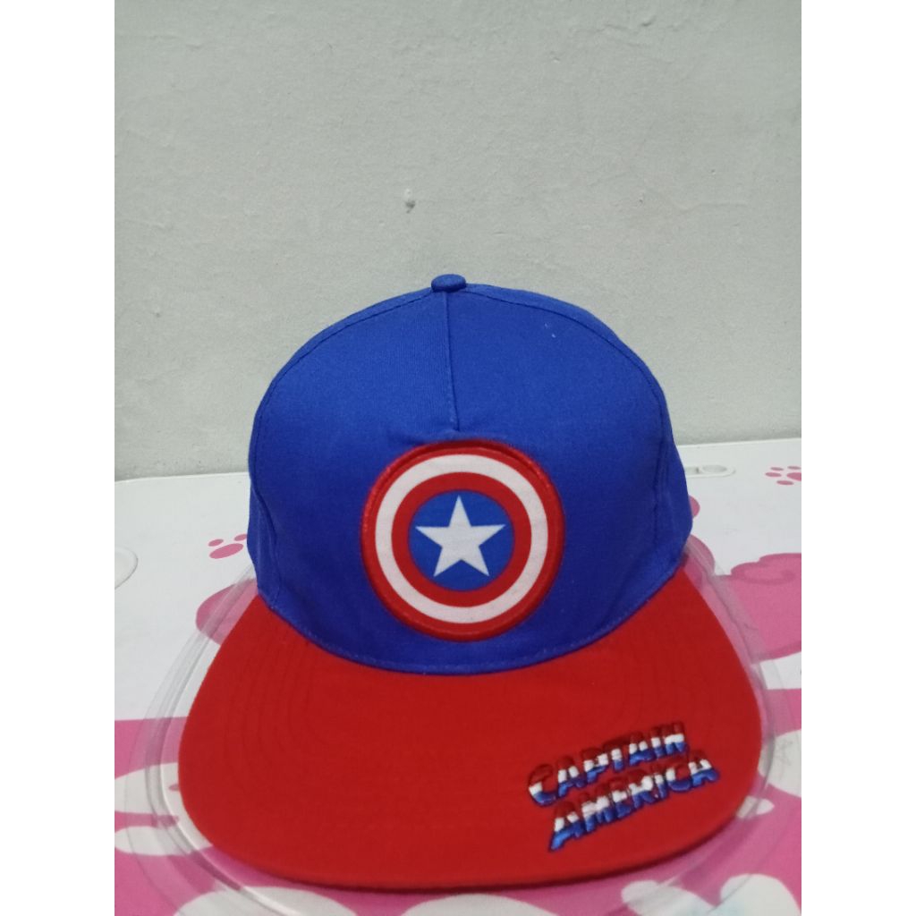 topi captain America logo bintang