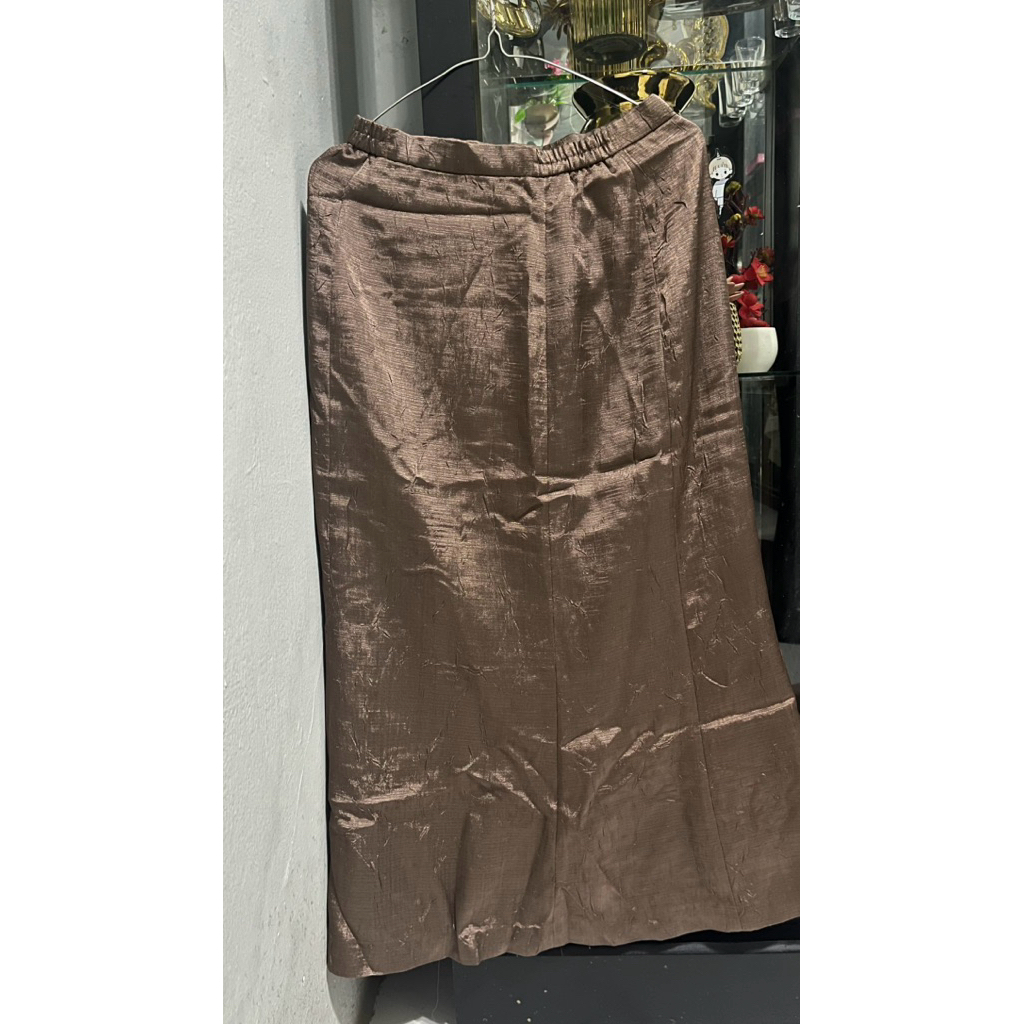 Rok satin span wanita