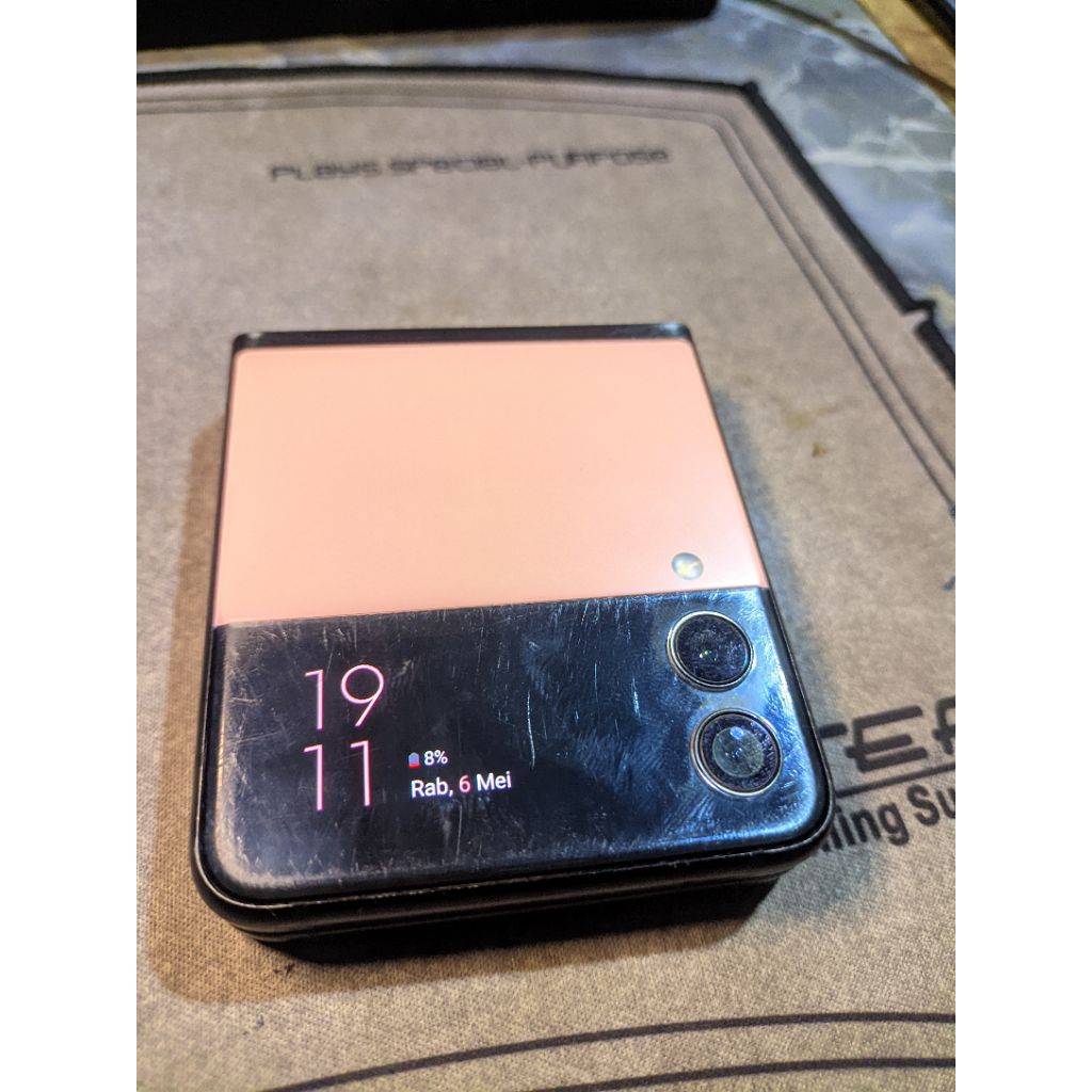 Z FLIP 3 RAM 8 / 256 minus LCD