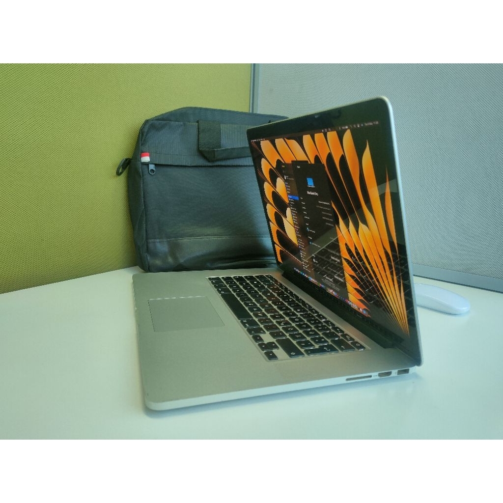 Macbook Pro Retina 15in Core i7 RAM 16gb Siap Pakai
