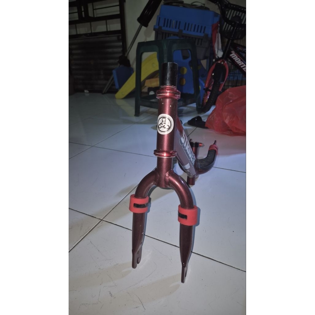 PRELOVED Strider Pro Merah
