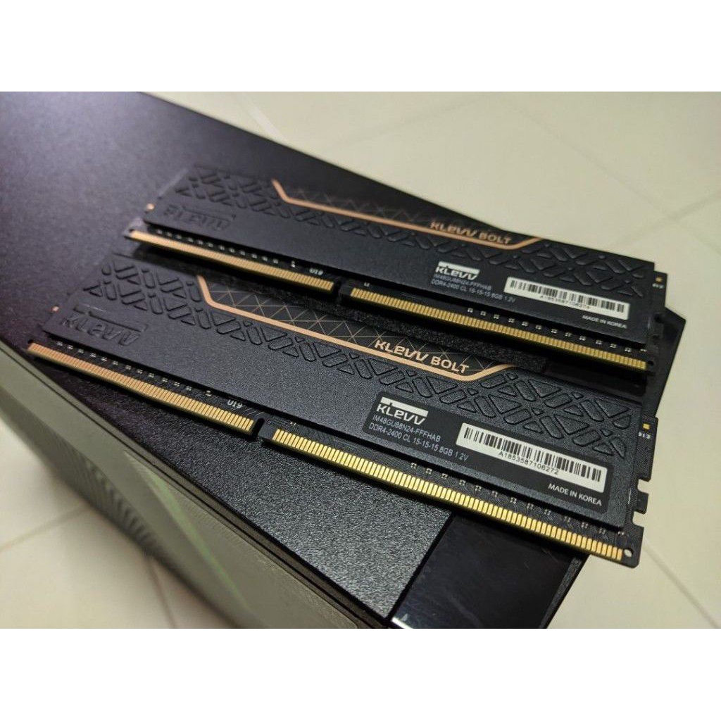 KLEVV BOLT DDR4 2 X 4 GB  2400 XMP 2666 MTs