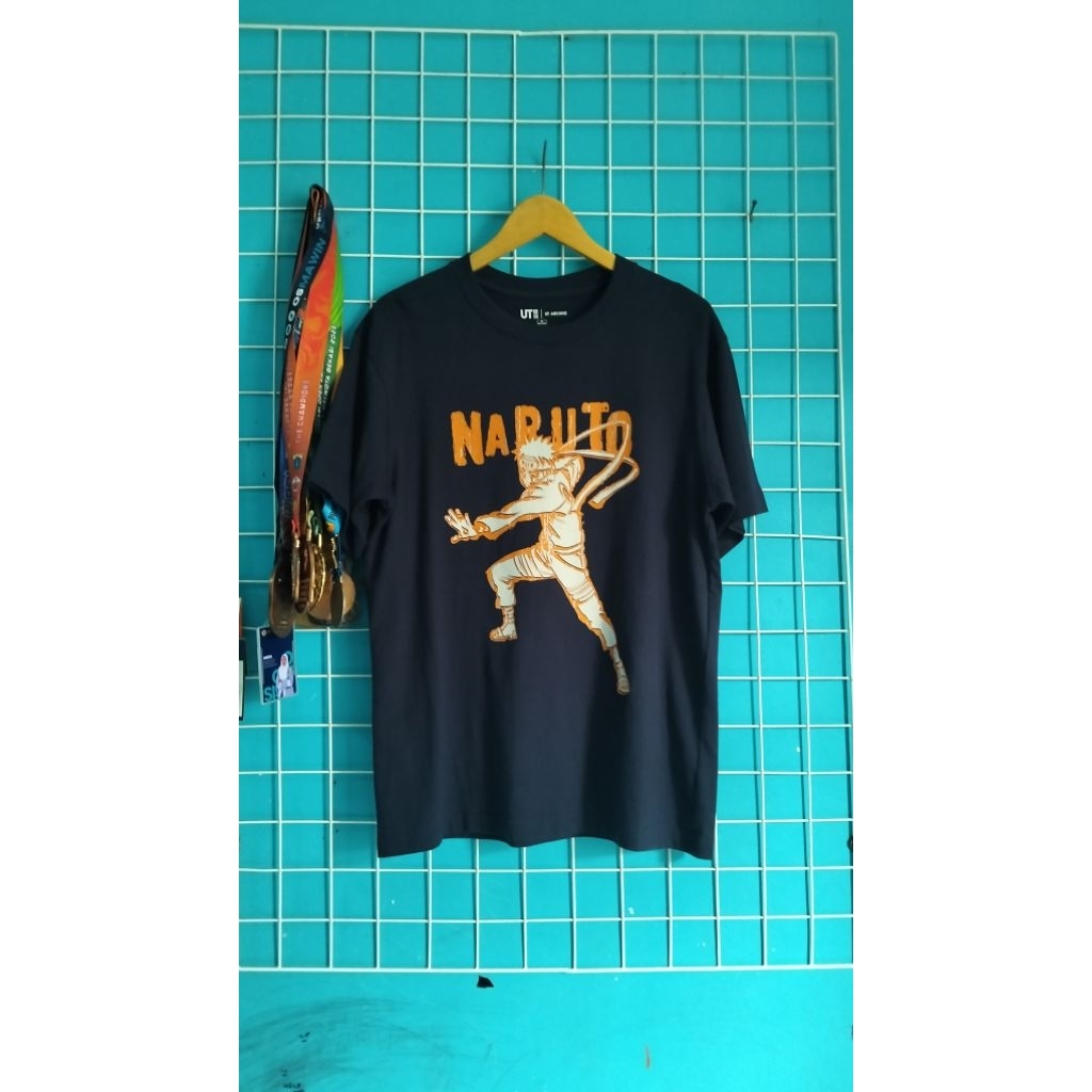 Kaos UNIQLO /UT archive x Naruto shippuden. size M.