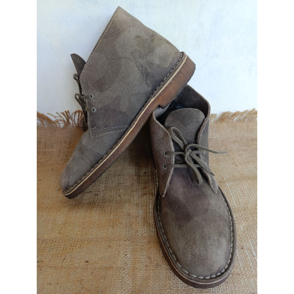 CLARKS "ARMY LOOK / CAMOUFLAGE" Sepatu Desert Boot Pria (#42 / 27cm)