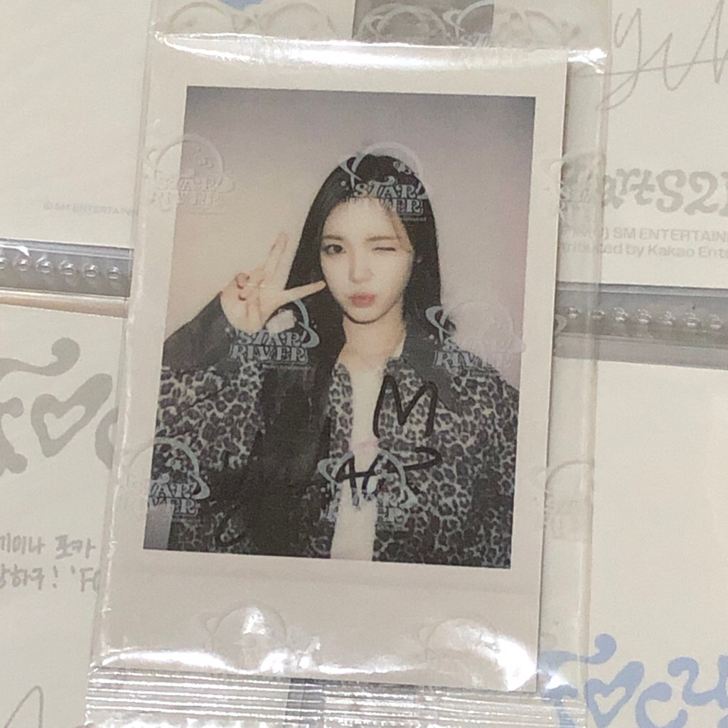 HEARTS2HEARTS Yuha — Polaroid Starriver pre-order benefit