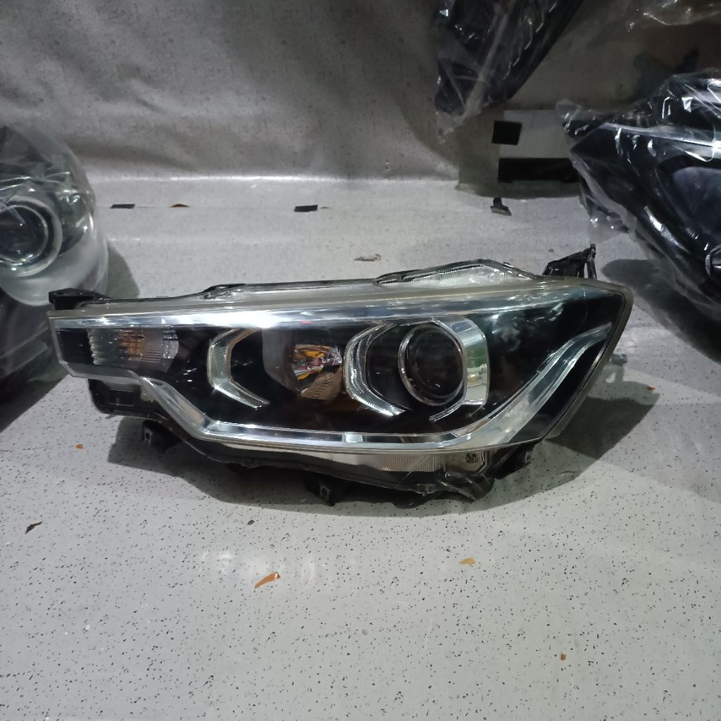 Lampu depan Headlamp Ertiga 2018 2019 2020