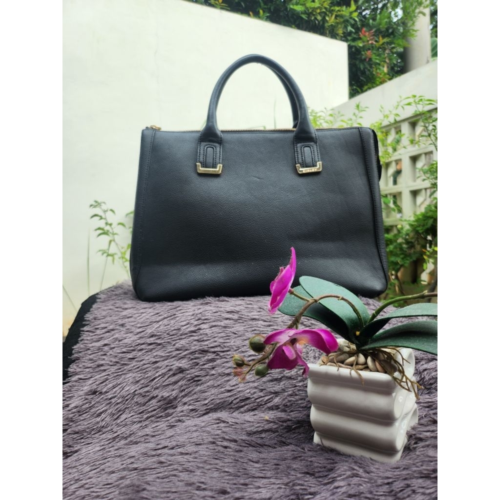 Tas slempang wanita hitam polos