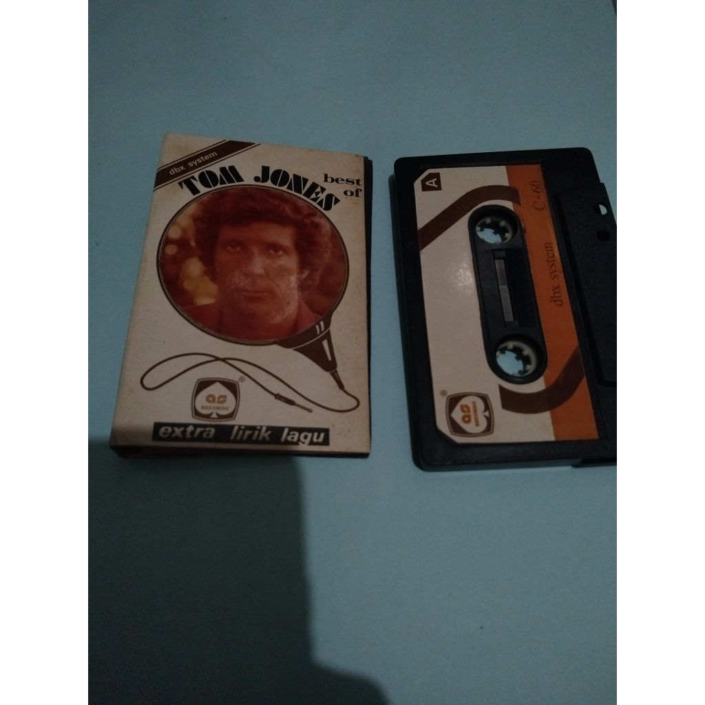 Kaset Pita Second Tom Jones