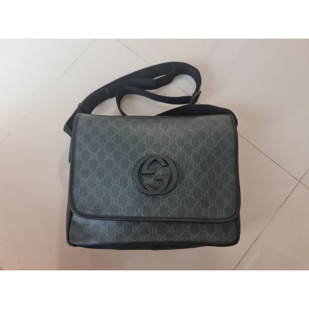 168. Sling Bag Landscape Pria Gucci GG Supreme Interlocking
Mantan / Bekas / Second

Size : 30.5cm x