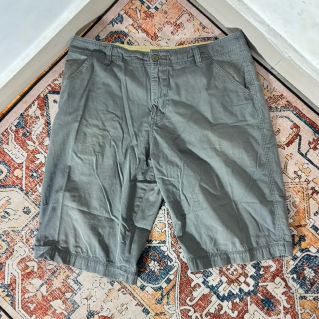CELANA PENDEK COLUMBIA SIZE 40
