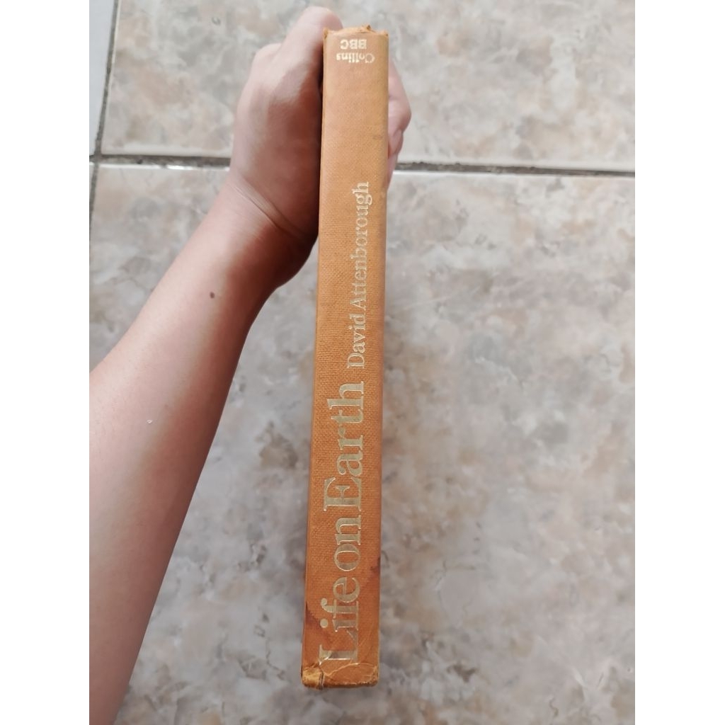 Buku Import - Life On Earth by David Attenborough original