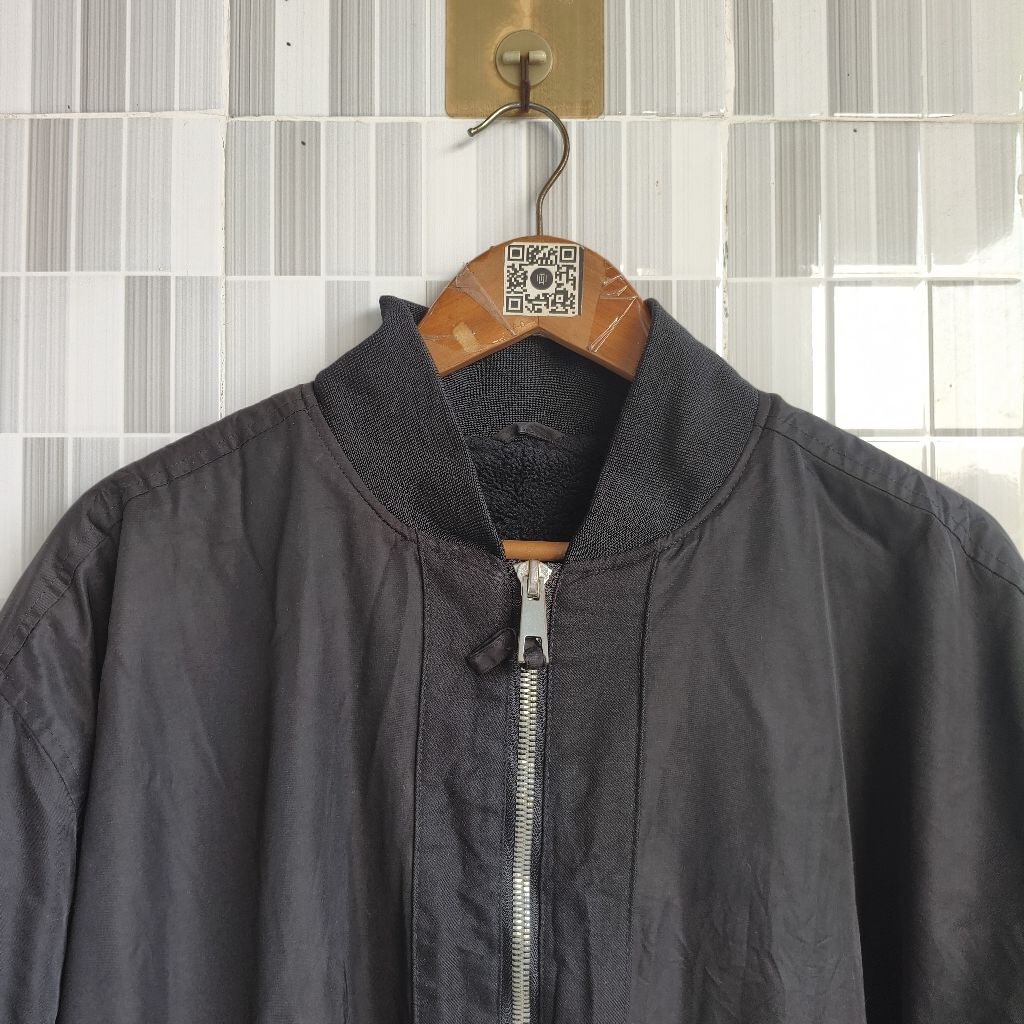 1532. BOMBER ZARA WARNA HITAM SIZE XL PRELOVED