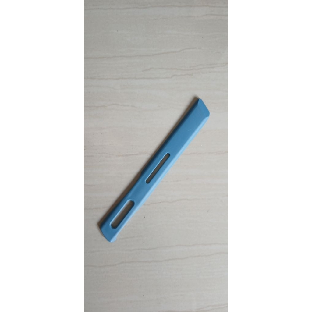 Preloved spatula biru OONEW