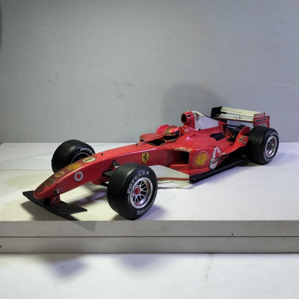 Hot Wheels F1 Elite Ferrari F2005 Michael Schumacher 1:18 — Loose Diecast