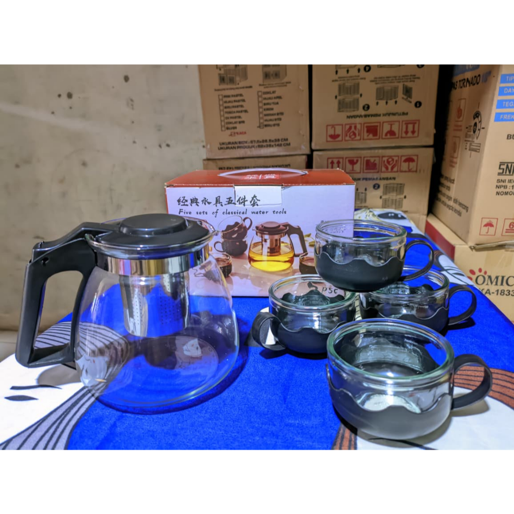 Set Teko Teh Kaca 5 in 1 dengan Saringan dan Gelas, Model Hitam