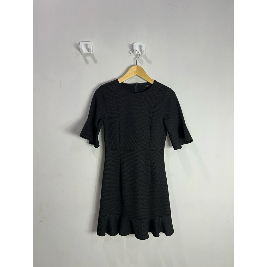 PRELOVED Dress Hitam Iora