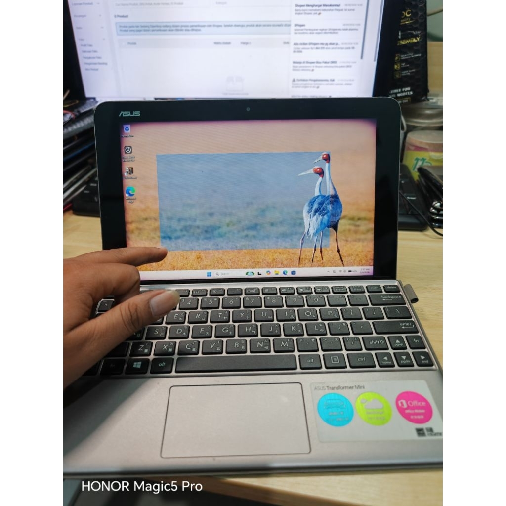 Asus Transformer mini T102 Ha, Asus 2 in 1 mode laptop atau tablet intel atom X5-Z8350 Ram 4/128gb n
