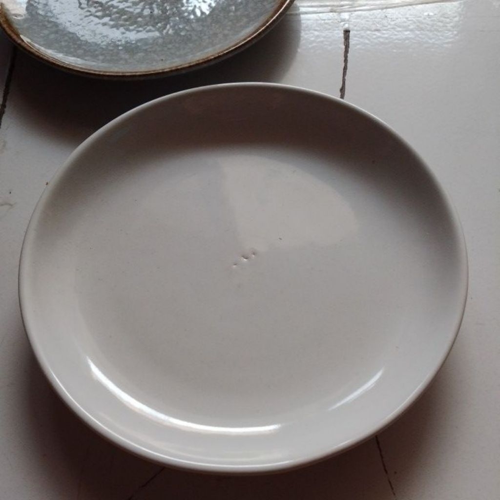 piring saji warna putih polos grade B layak pakai