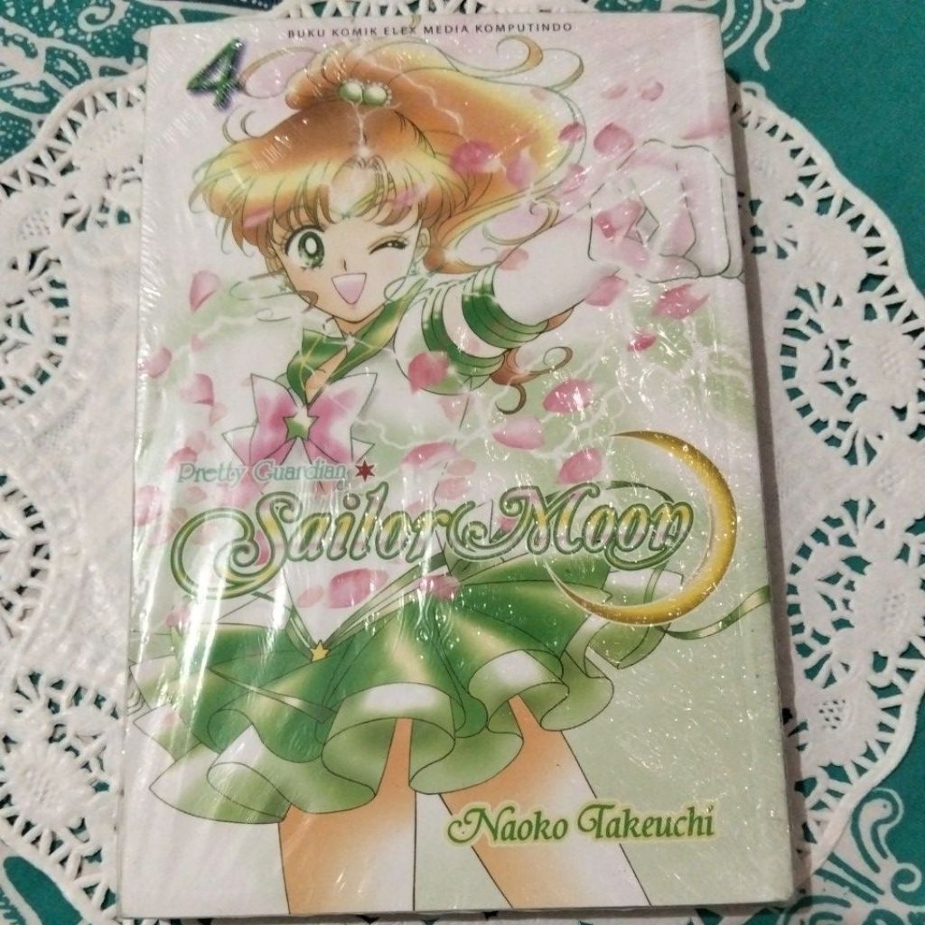 Komik Sailor Moon Deluxe 4 - Naoko Takeuchi