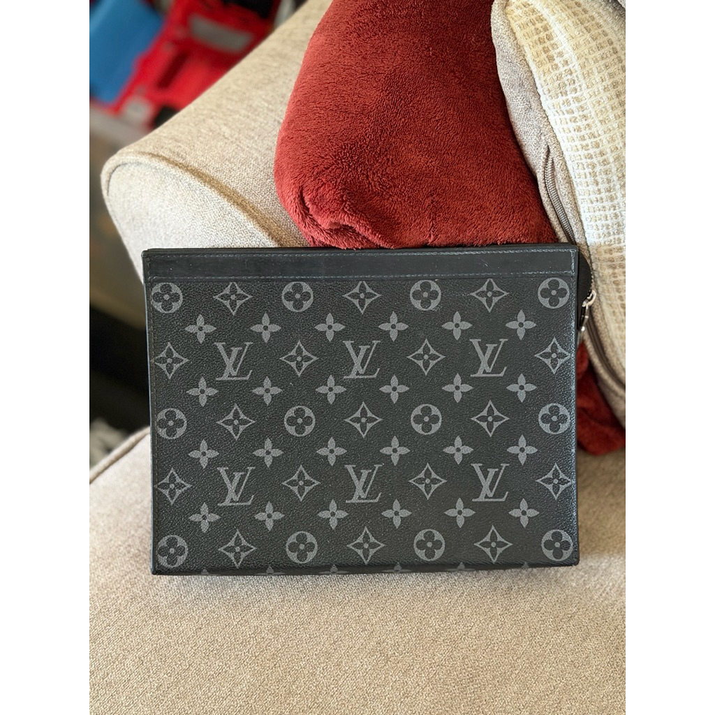 Lv handbag pochette monogram
