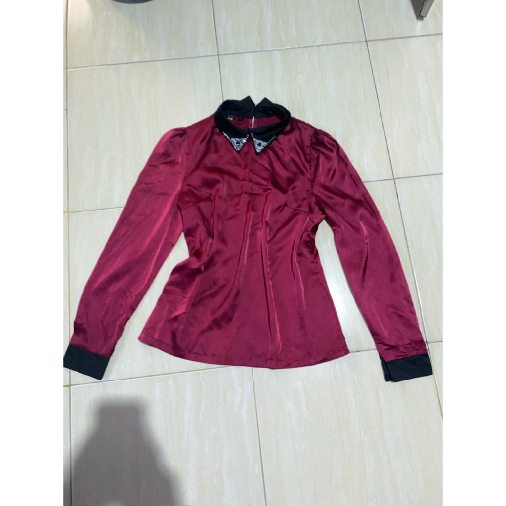 Blouse satin maroon atasan wanita maroon top warna maroon kemeja maroon satin preloved