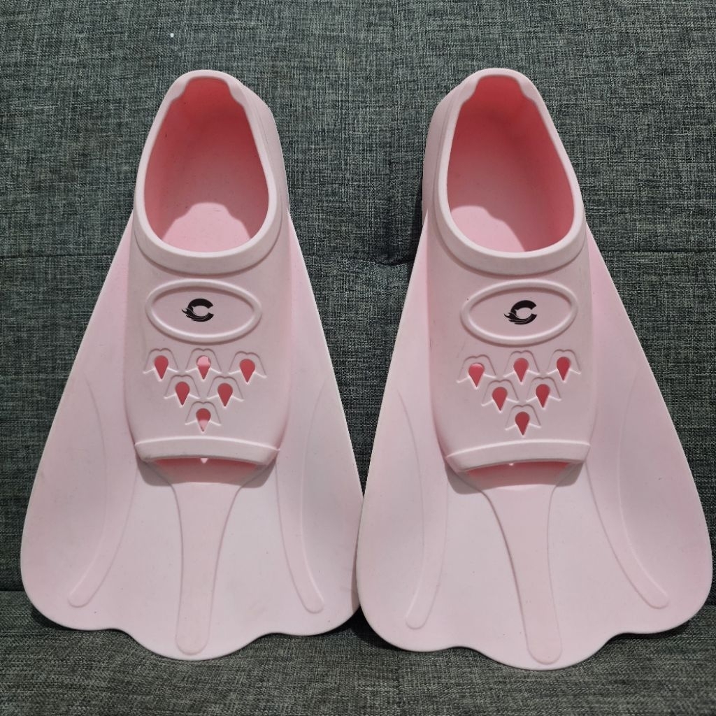 Kaki katak renang anak CF 319 sepatu renang sepatu katak COWFISH (preloved pink ) size s 30-32