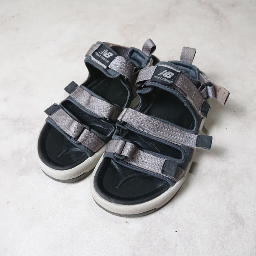 Sepatu Sandal New Balance Caravan SD3205 Pria Wanita Second Bekas