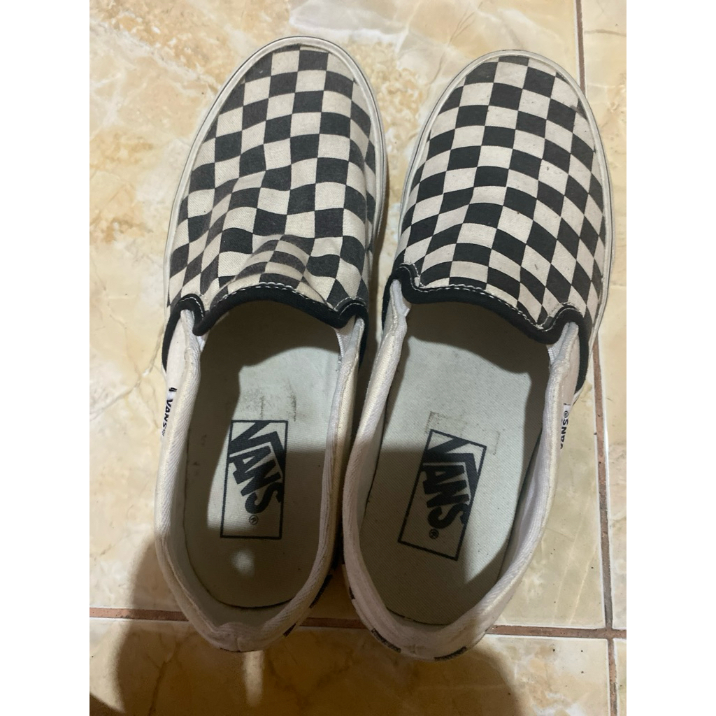Sepatu papan catur si Vans mantan