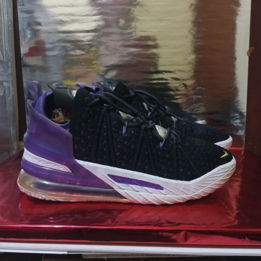 nike lebron james 8 size 43